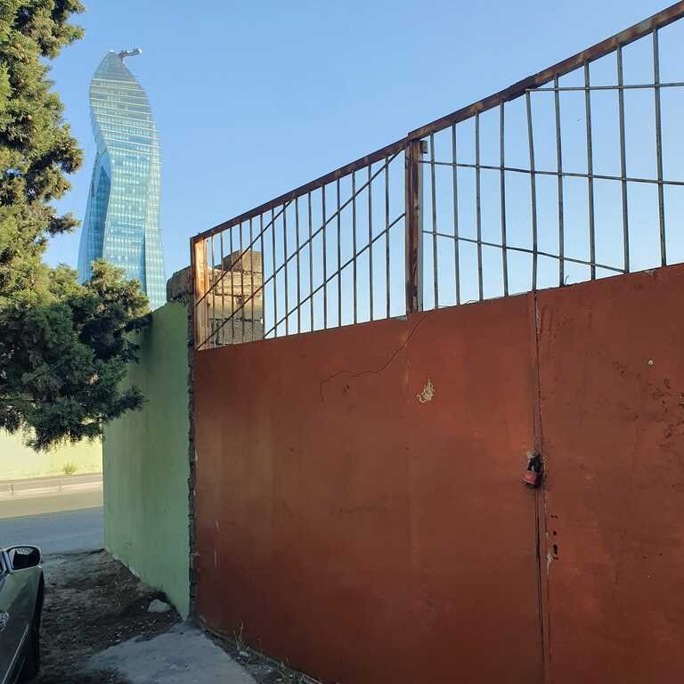 32 sot torpaq satılır, Ulduz m.-9