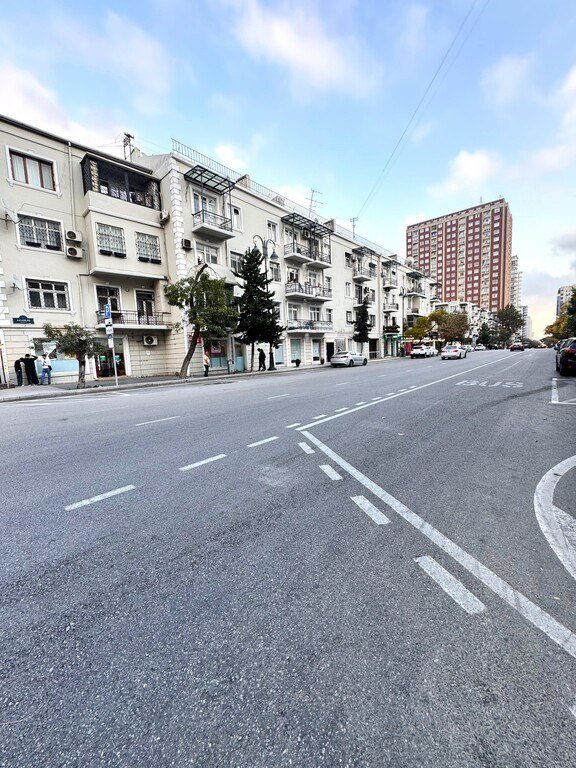 40 m<sup>2</sup> ofis icarəyə verilir, 28 May m.-2