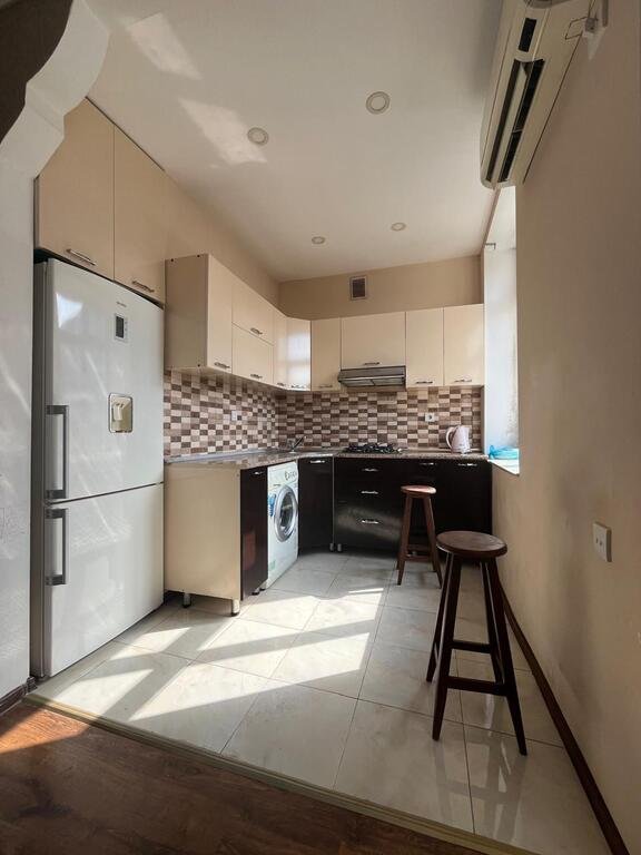 Satılır 2 otaqlı köhnə tikili, 48 m², Qara Qarayev m.-7