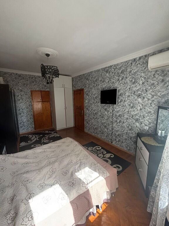 Satılır 3 otaqlı köhnə tikili, 80 m², Azadlıq Prospekti m.-6