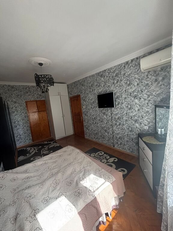 Satılır 3 otaqlı köhnə tikili, 80 m², Azadlıq Prospekti m.-8