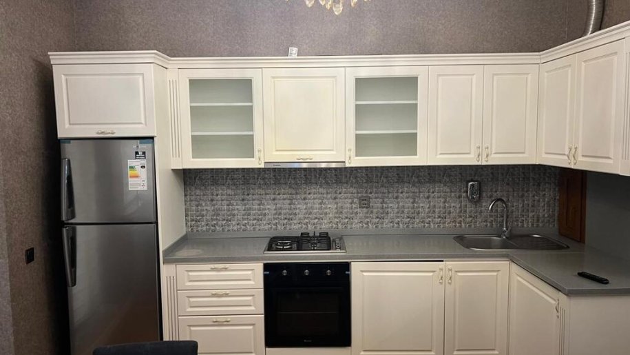 Kirayə verilir 2 otaqlı yeni tikili, 90 m², 28 May m.-4