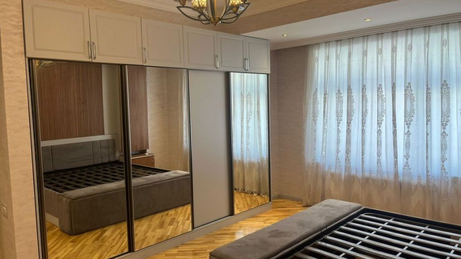 Kirayə verilir 5 otaqlı yeni tikili, 160 m², İçərişəhər m.-6