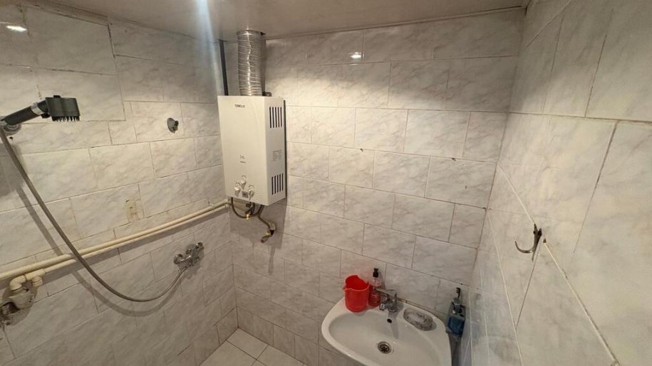 Satılır 3 otaqlı köhnə tikili, 61 m², Xalqlar dostluğu m.-18