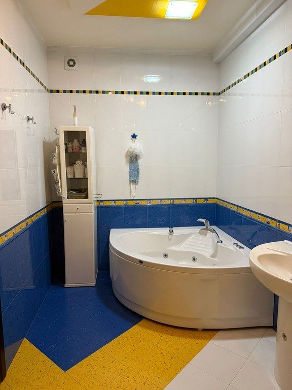 Satılır 4 otaqlı yeni tikili, 200 m², Nəriman Nərimanov m.-19