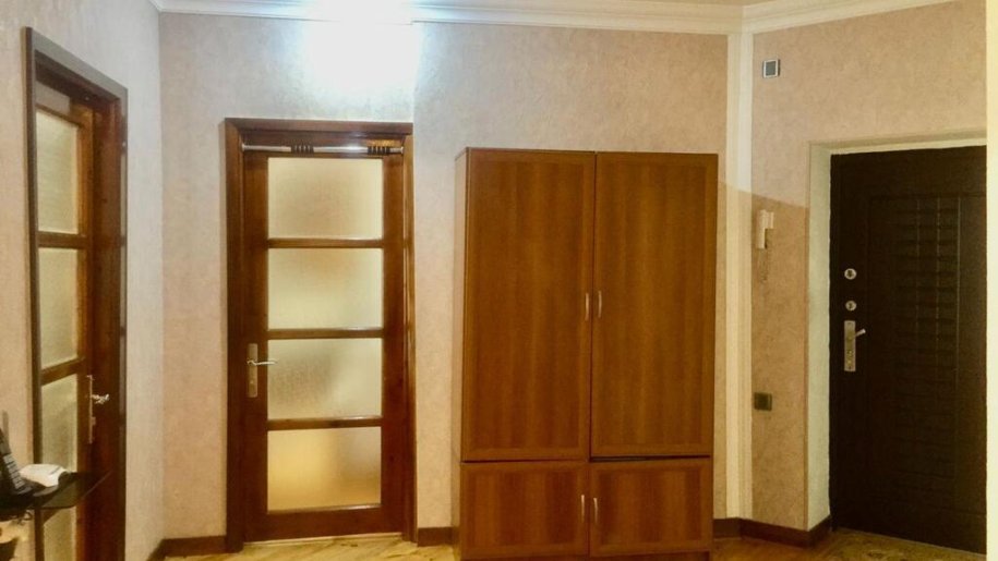 Satılır 3 otaqlı köhnə tikili, 110 m², Xalqlar dostluğu m.-1