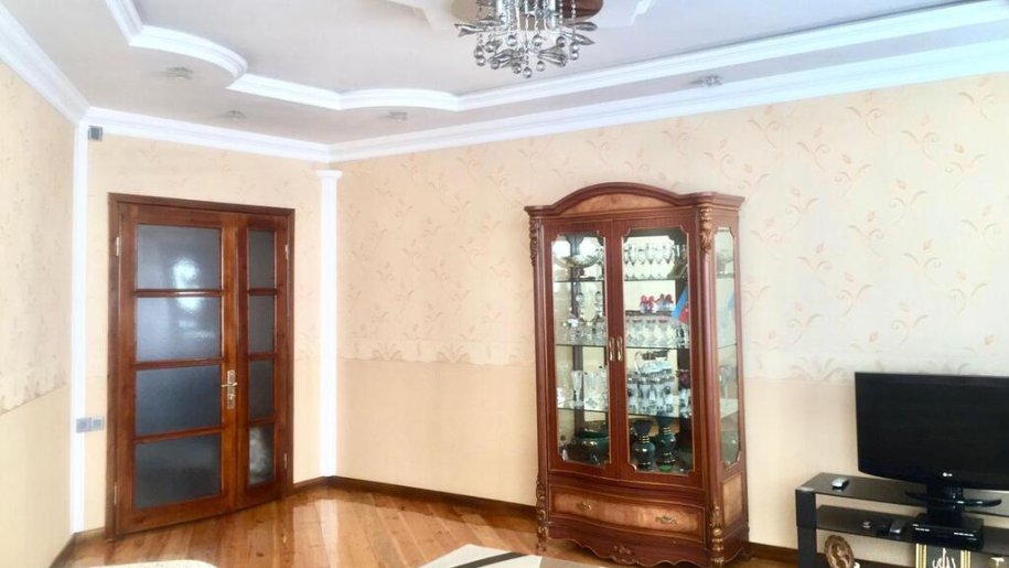 Satılır 3 otaqlı köhnə tikili, 110 m², Xalqlar dostluğu m.-4