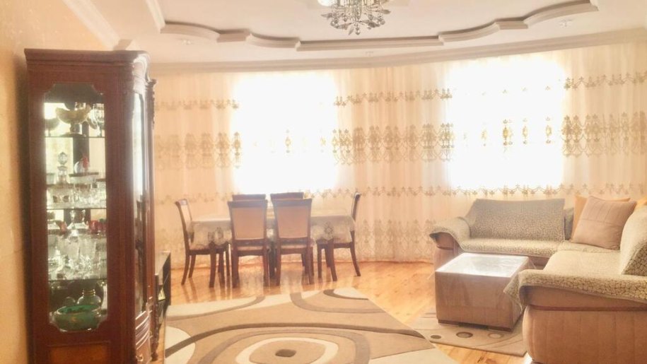 Satılır 3 otaqlı köhnə tikili, 110 m², Xalqlar dostluğu m.-8
