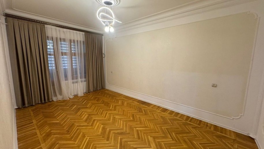 Satılır 3 otaqlı köhnə tikili, 65 m², 8-ci kilometr-1