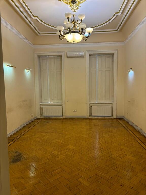 370 m<sup>2</sup> ofis icarəyə verilir, İçərişəhər m.-3