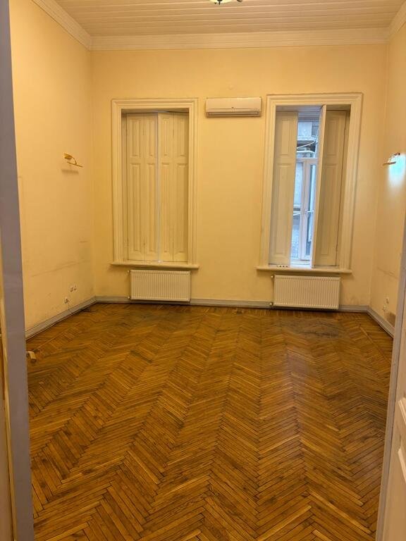 370 m<sup>2</sup> ofis icarəyə verilir, İçərişəhər m.-5