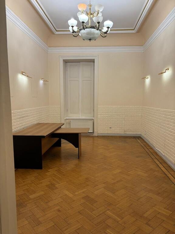 370 m<sup>2</sup> ofis icarəyə verilir, İçərişəhər m.-9