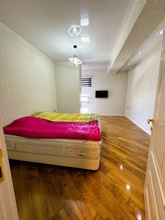 Satılır 4 otaqlı yeni tikili, 360 m², 8 noyabr-5