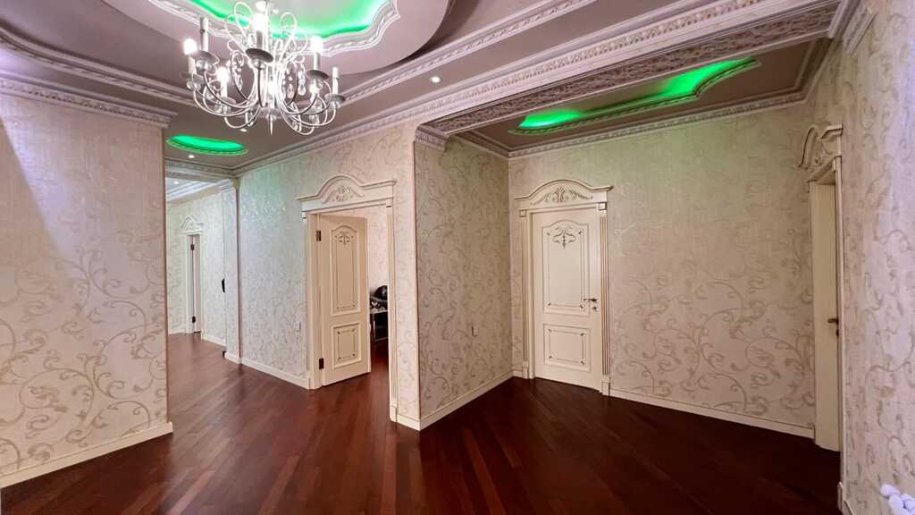 Satılır 4 otaqlı yeni tikili, 170 m², Neftçilər m.-19