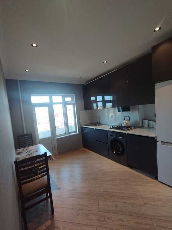 Satılır 2 otaqlı köhnə tikili, 60 m², Qaraçuxur-7