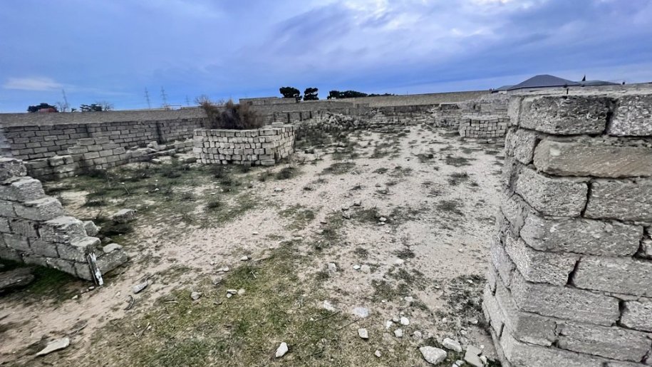 4 sot torpaq satılır, Qala-1