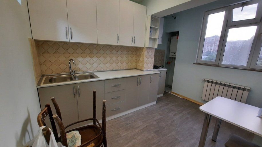 Kirayə verilir 4 otaqlı köhnə tikili, 110 m², Azadlıq Prospekti m.-4