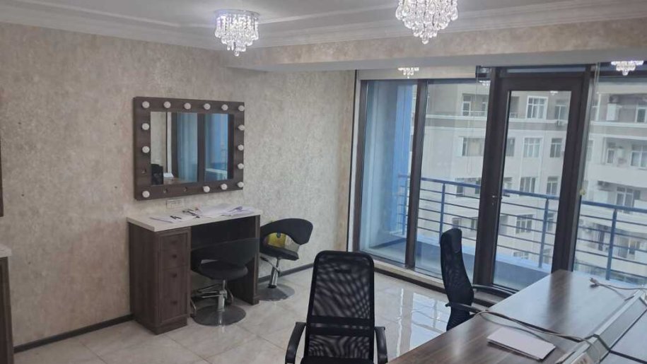 125 m<sup>2</sup> ofis icarəyə verilir, Xətai m.-2