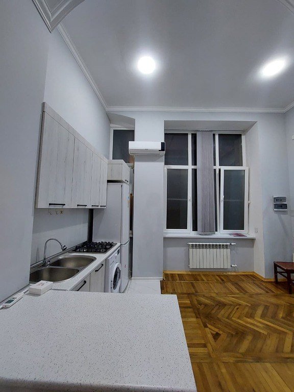 Kirayə verilir 1 otaqlı köhnə tikili, 60 m², Sahil m.-8