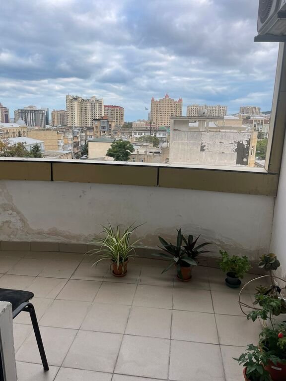 150 m<sup>2</sup> ofis icarəyə verilir, Nizami m.-6