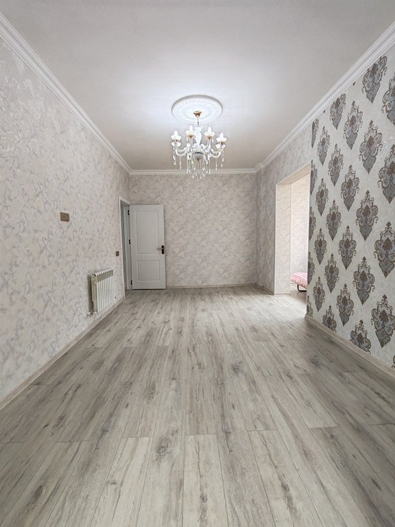 Satılır 2 otaqlı köhnə tikili, 45 m², İnşaatçılar m.-1