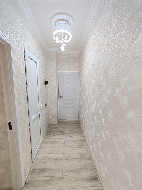 Satılır 2 otaqlı köhnə tikili, 45 m², İnşaatçılar m.-7