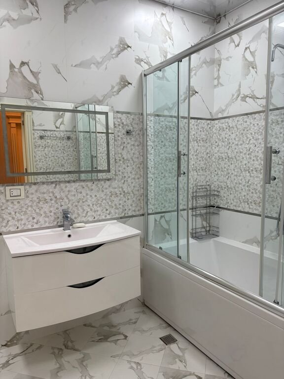 Satılır 3 otaqlı yeni tikili, 130 m², İnşaatçılar m.-25