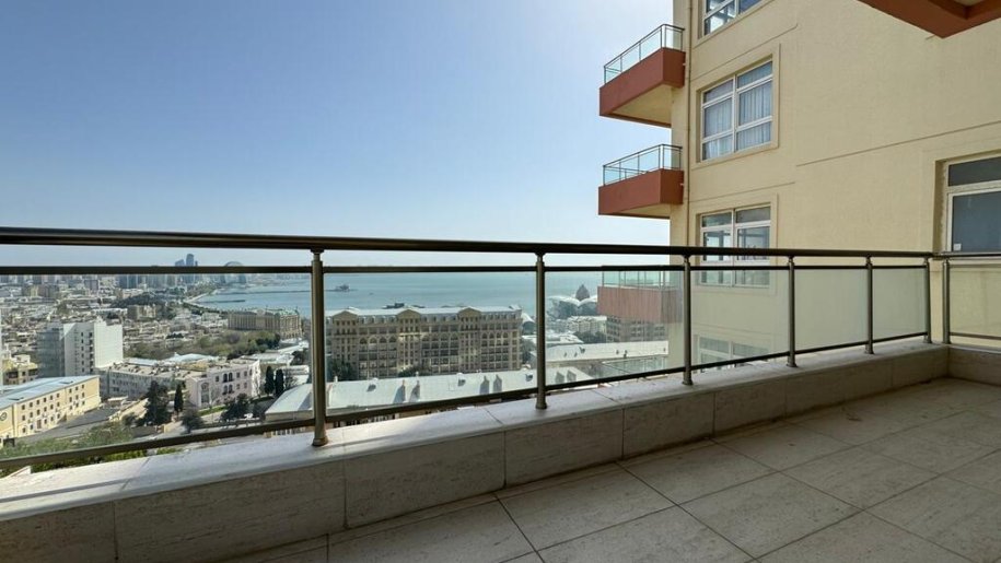 Satılır 4 otaqlı yeni tikili, 214 m², İçərişəhər m.-10