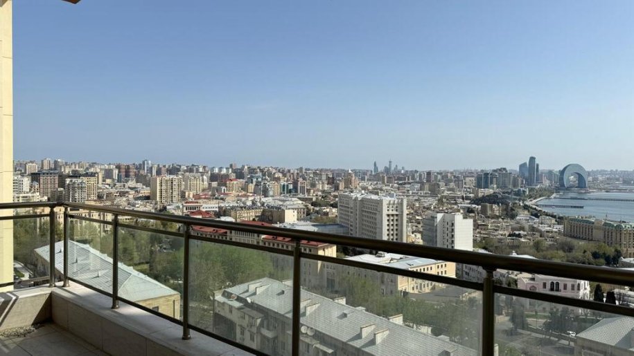 Satılır 4 otaqlı yeni tikili, 214 m², İçərişəhər m.-11
