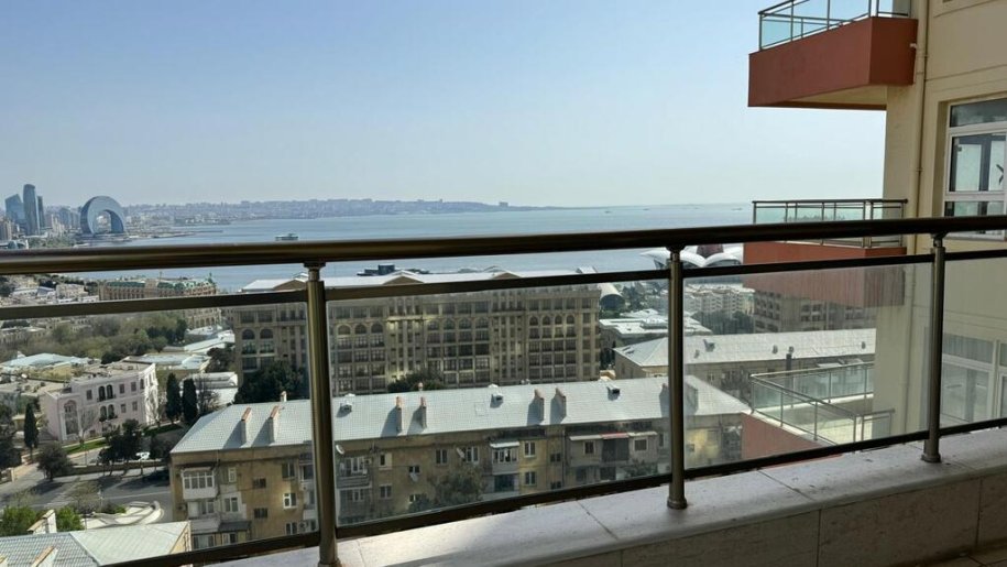 Satılır 4 otaqlı yeni tikili, 214 m², İçərişəhər m.-12
