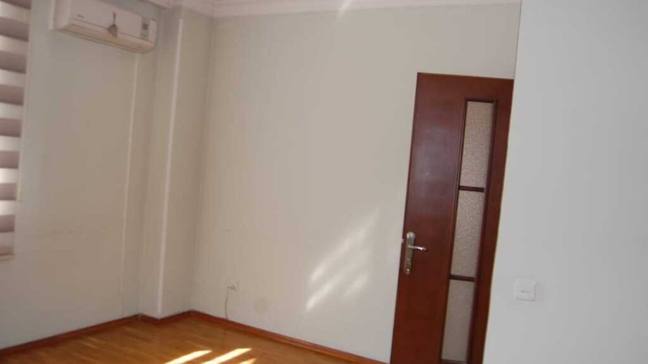 170 m<sup>2</sup> ofis icarəyə verilir, Nizami m.-3