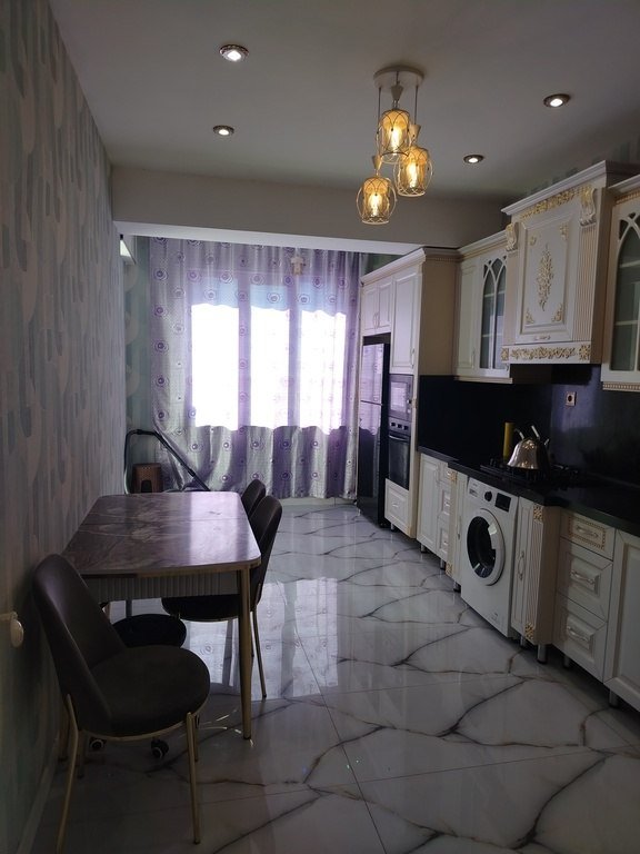 Kirayə verilir 3 otaqlı yeni tikili, 111 m², 28 May m.-4