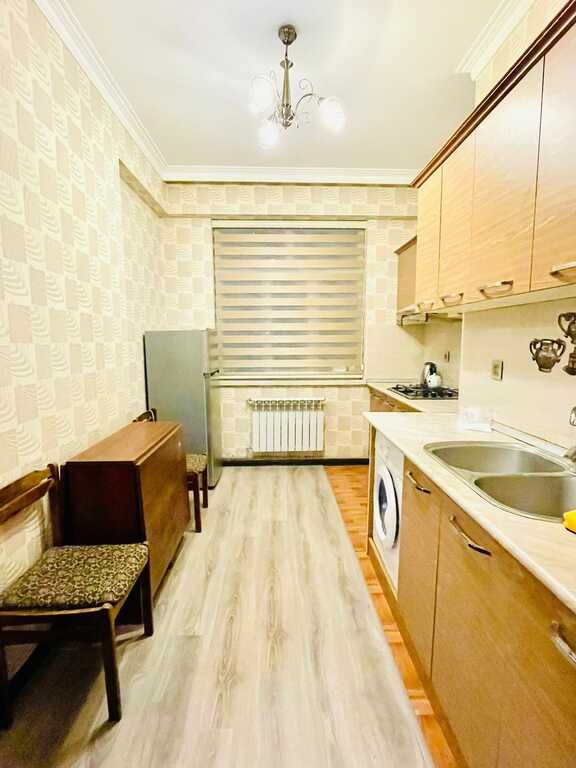 Kirayə verilir 3 otaqlı yeni tikili, 130 m², İnşaatçılar m.-8