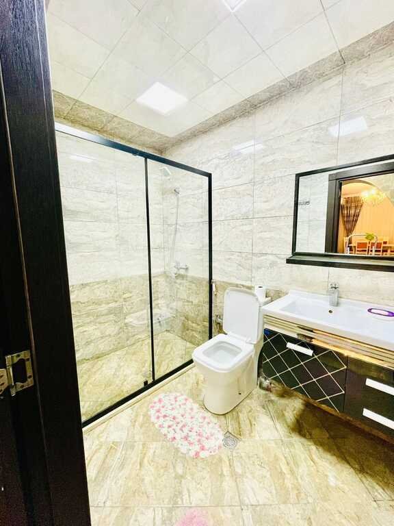 Kirayə verilir 3 otaqlı yeni tikili, 130 m², İnşaatçılar m.-10