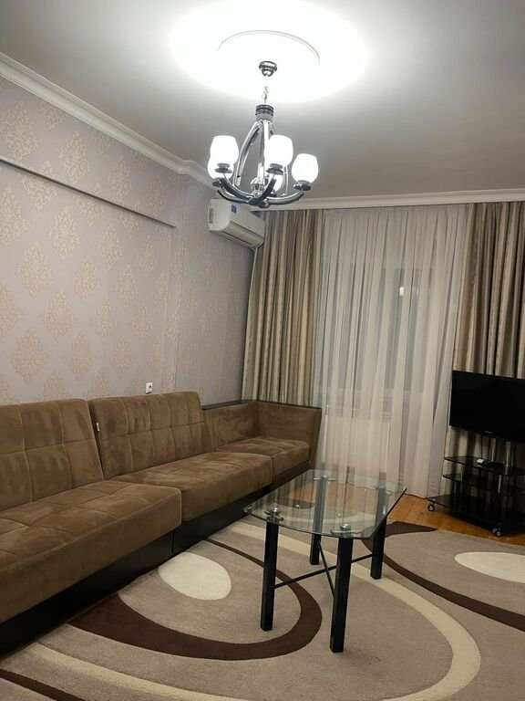 Kirayə verilir 2 otaqlı köhnə tikili, 55 m², İnşaatçılar m.-1