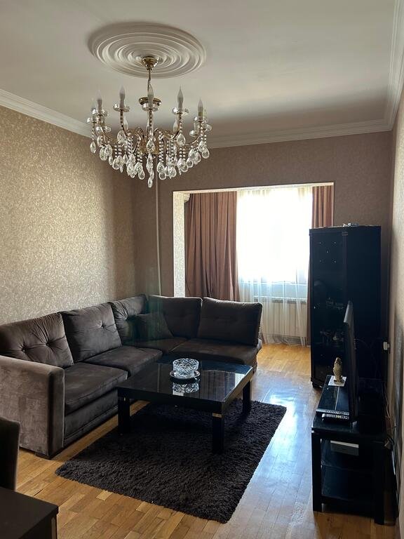 Satılır 2 otaqlı köhnə tikili, 70 m², 8-ci mikrorayon-1