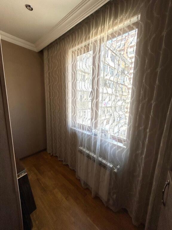 Satılır 2 otaqlı köhnə tikili, 70 m², 8-ci mikrorayon-3