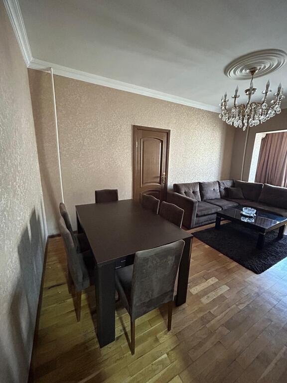 Satılır 2 otaqlı köhnə tikili, 70 m², 8-ci mikrorayon-5