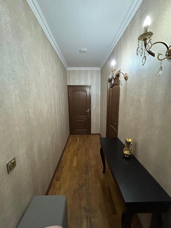 Satılır 2 otaqlı köhnə tikili, 70 m², 8-ci mikrorayon-9