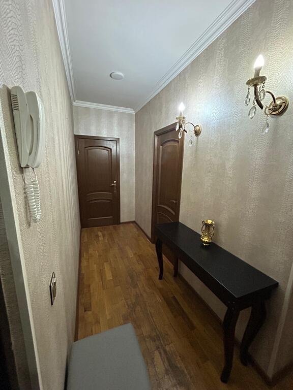 Satılır 2 otaqlı köhnə tikili, 70 m², 8-ci mikrorayon-10