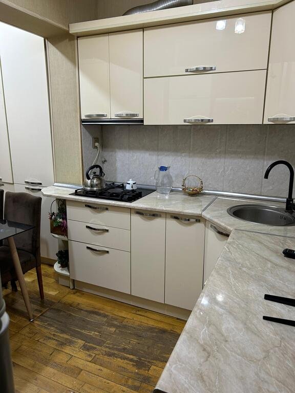Satılır 2 otaqlı köhnə tikili, 70 m², 8-ci mikrorayon-14