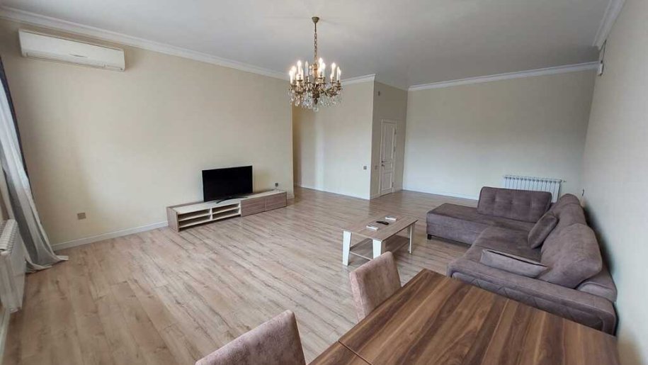 Kirayə verilir 3 otaqlı yeni tikili, 145 m², Sahil m.-1