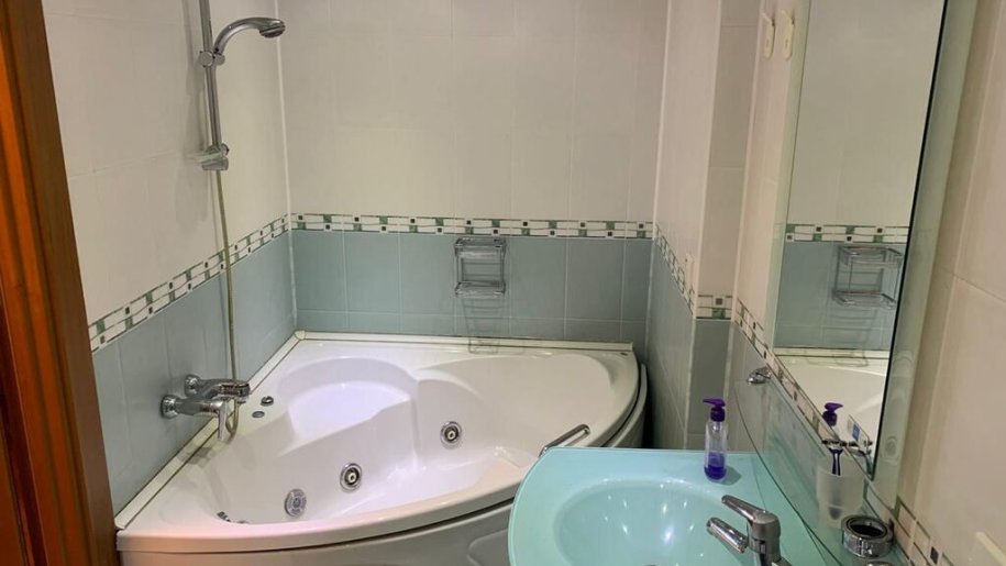 Kirayə verilir 3 otaqlı yeni tikili, 95 m², İçərişəhər m.-14