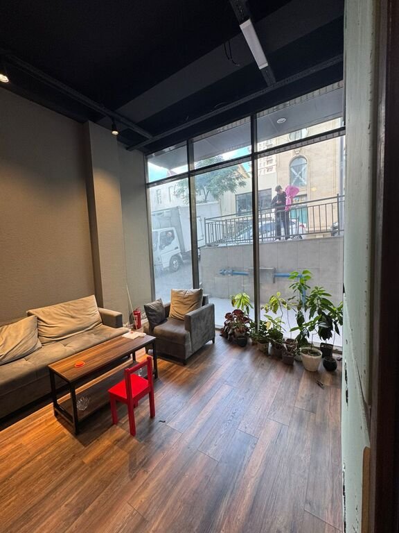 130 m<sup>2</sup> ofis icarəyə verilir, 28 May m.-1