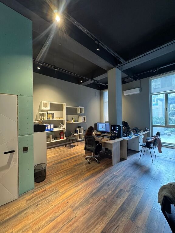 130 m<sup>2</sup> ofis icarəyə verilir, 28 May m.-2