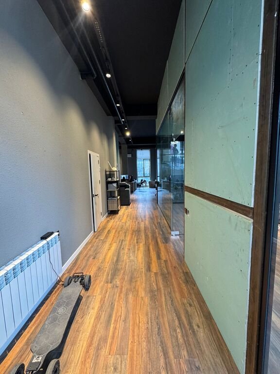 130 m<sup>2</sup> ofis icarəyə verilir, 28 May m.-6