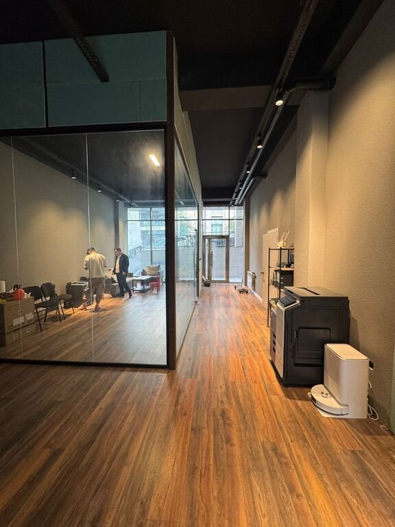 130 m<sup>2</sup> ofis icarəyə verilir, 28 May m.-8