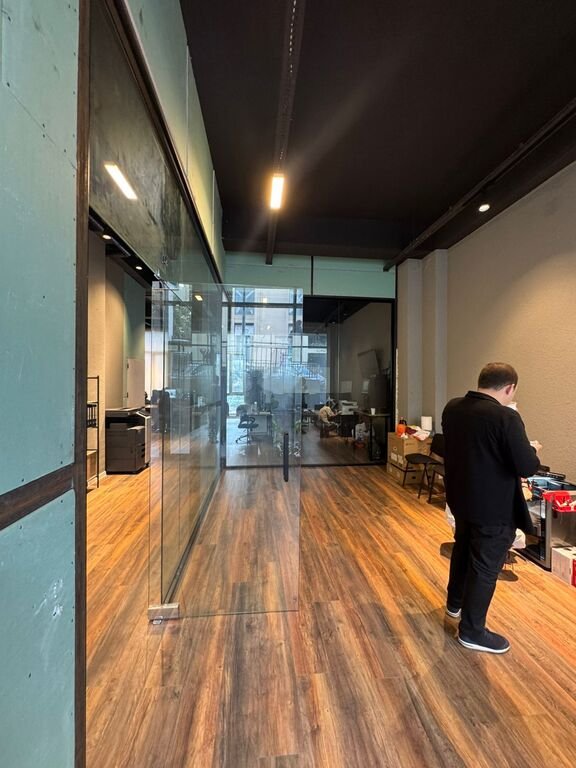 130 m<sup>2</sup> ofis icarəyə verilir, 28 May m.-10