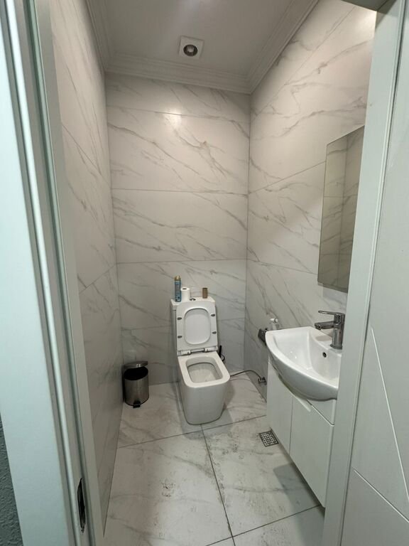 130 m<sup>2</sup> ofis icarəyə verilir, 28 May m.-13