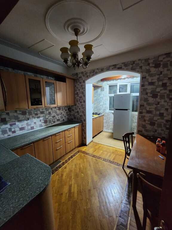 Kirayə verilir 4 otaqlı köhnə tikili, 101 m², Nəriman Nərimanov m.-12